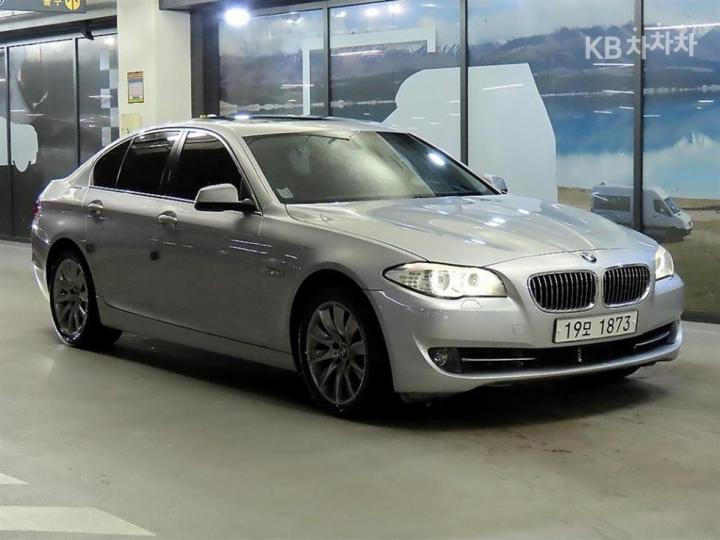 BMW 5 Series New 528i xDrive Base Type 2
