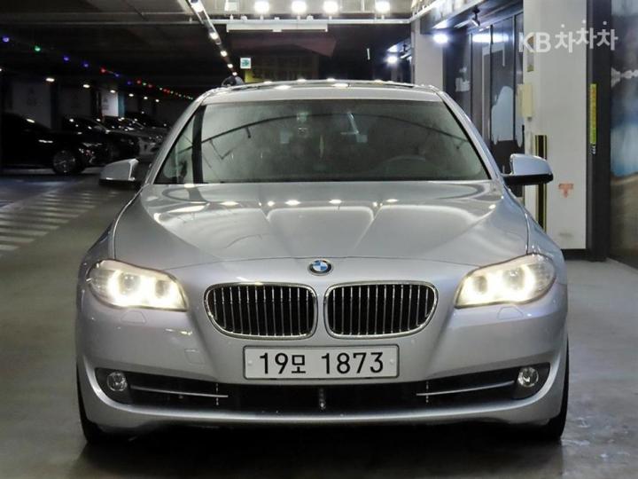 BMW 5 Series New 528i xDrive Base Type 3