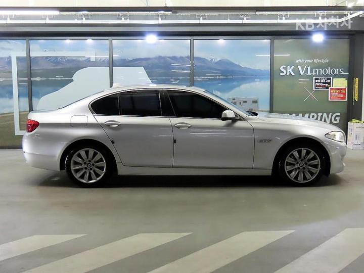 BMW 5 Series New 528i xDrive Base Type 4