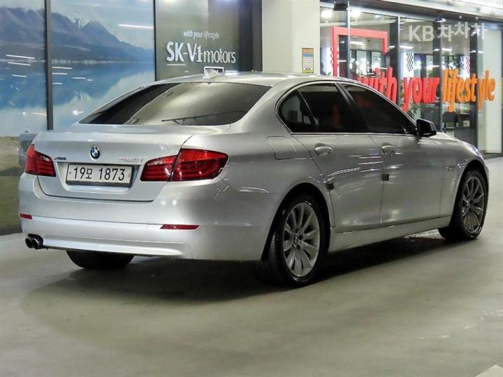 BMW 5 Series New 528i xDrive Base Type 5