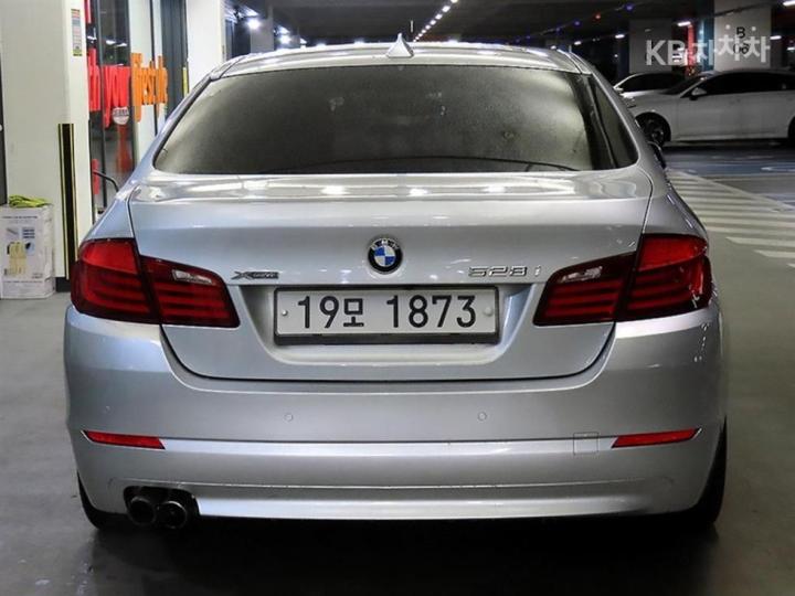 BMW 5 Series New 528i xDrive Base Type 6