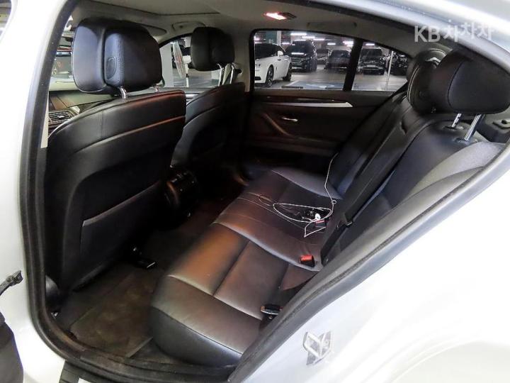 BMW 5 Series New 528i xDrive Base Type 8