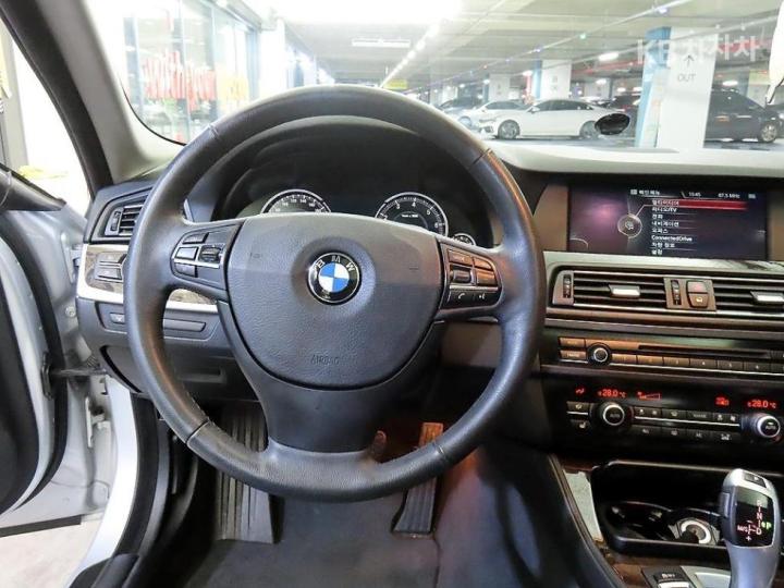 BMW 5 Series New 528i xDrive Base Type 9