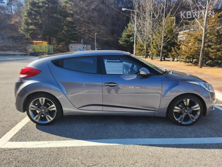 Hyundai Veloster Extreme 4