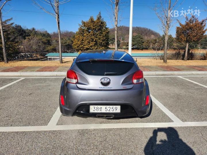 Hyundai Veloster Extreme 5