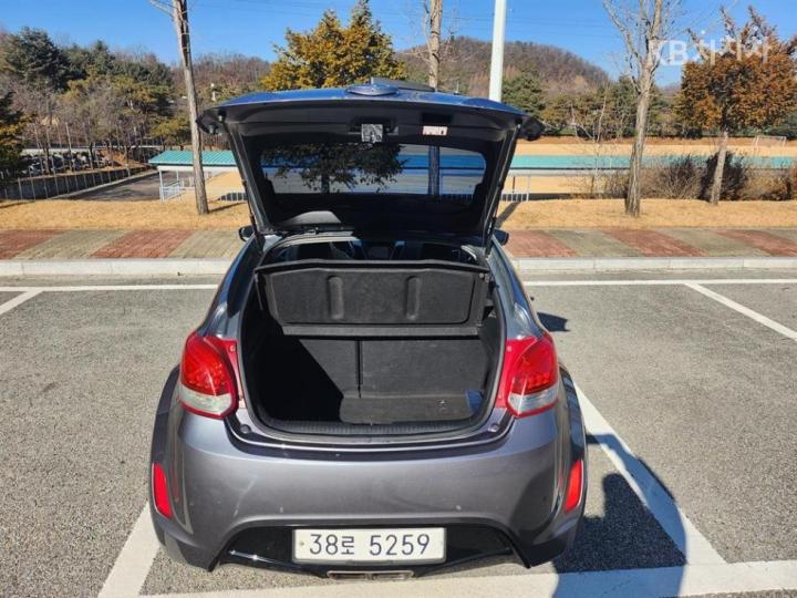 Hyundai Veloster Extreme 7