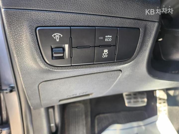 Hyundai Veloster Extreme 10