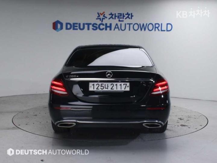 Mercedes-Benz E-Class W213 E300e Exclusive 5