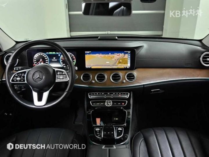 Mercedes-Benz E-Class W213 E300e Exclusive 8