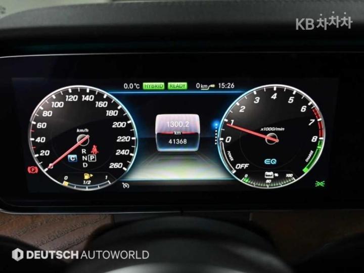 Mercedes-Benz E-Class W213 E300e Exclusive 9