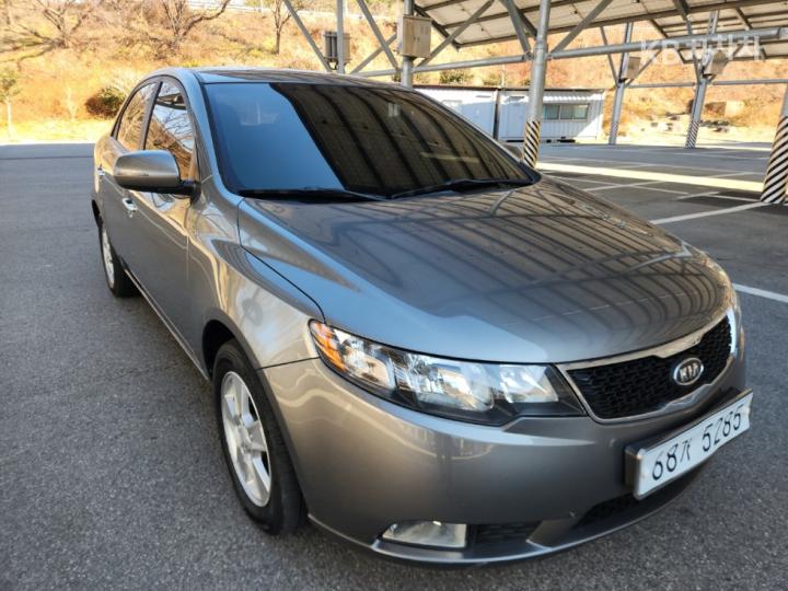 Kia Forte 1.6 GDI Luxury 4