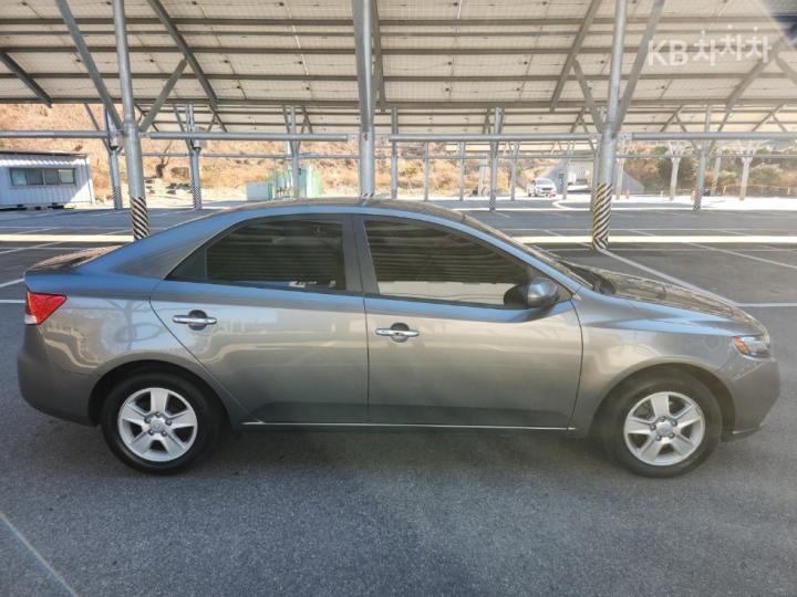 Kia Forte 1.6 GDI Luxury 5