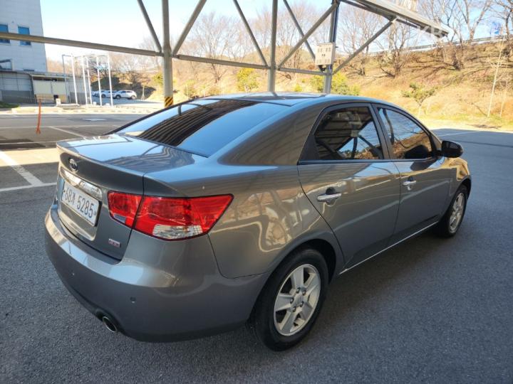 Kia Forte 1.6 GDI Luxury 8