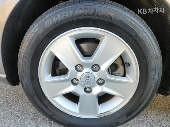 Kia Forte 1.6 GDI Luxury 9