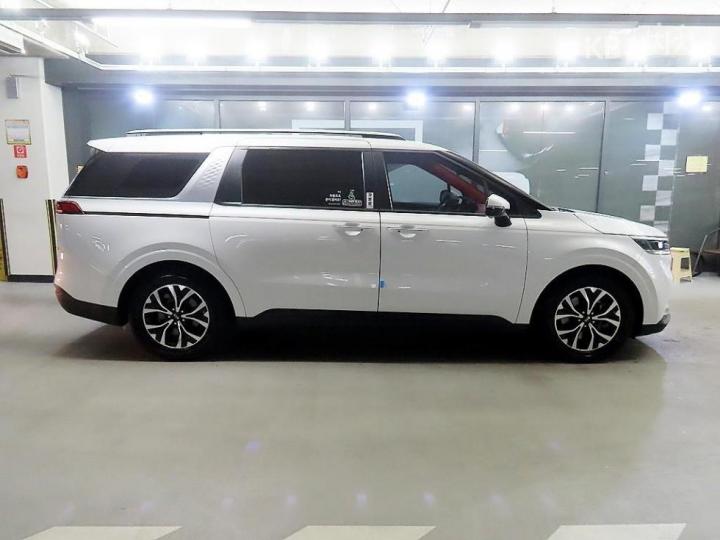 Kia Carnival — miniaturë 3