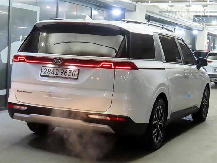 Kia Carnival — miniaturë 4