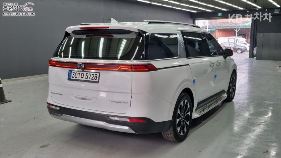 2021 - kia carnival