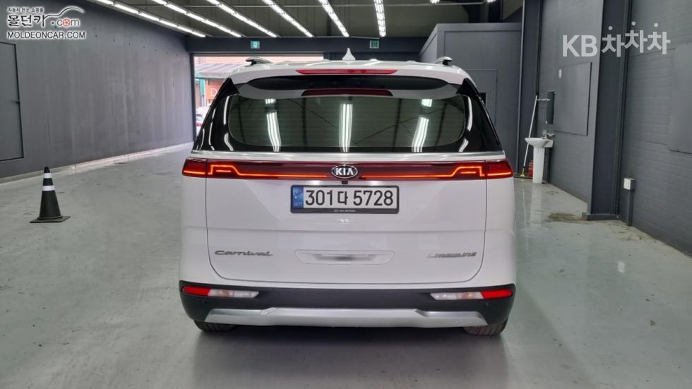 2021 - kia carnival
