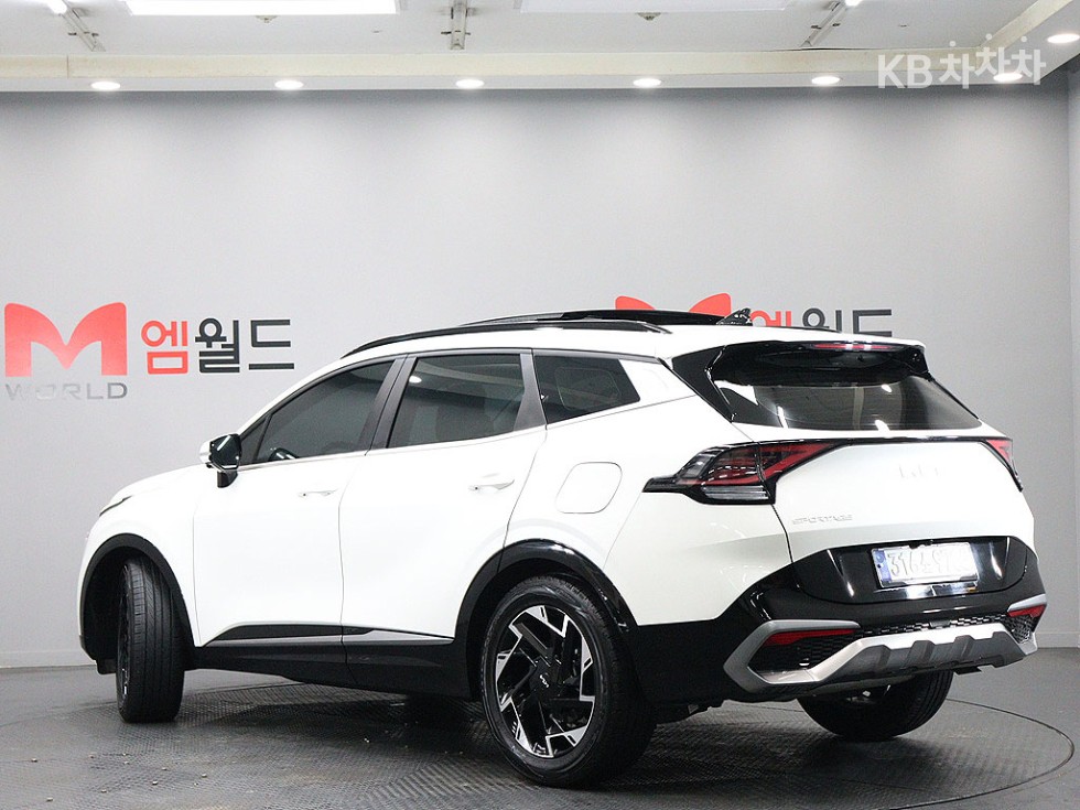 2023 - kia sportage