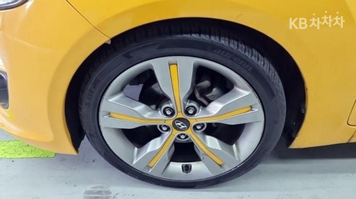 Hyundai Veloster Extreme 10