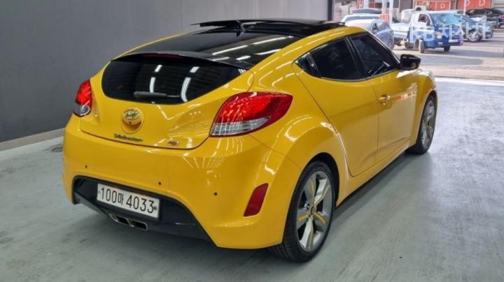 Hyundai Veloster Extreme 5