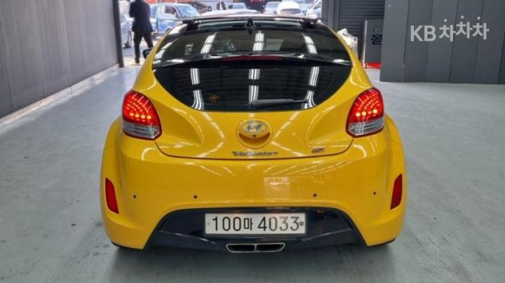 Hyundai Veloster Extreme 4