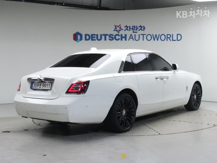 Rolls Royce Ghost 6.75 V12 SWB 3