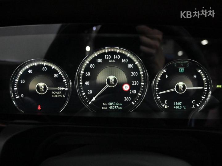 Rolls Royce Ghost 6.75 V12 SWB 9