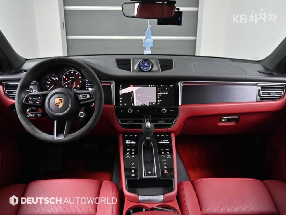 2022 - porsche macan
