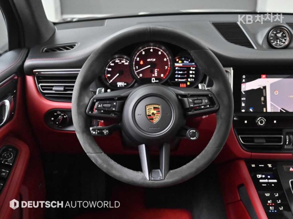2022 - porsche macan