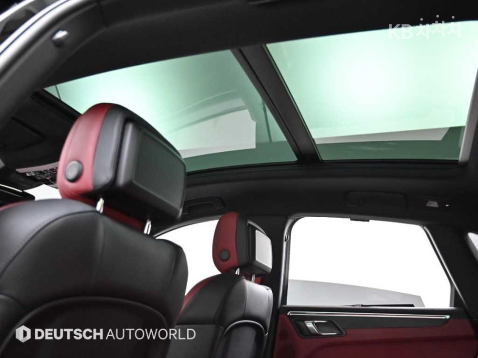 2022 - porsche macan