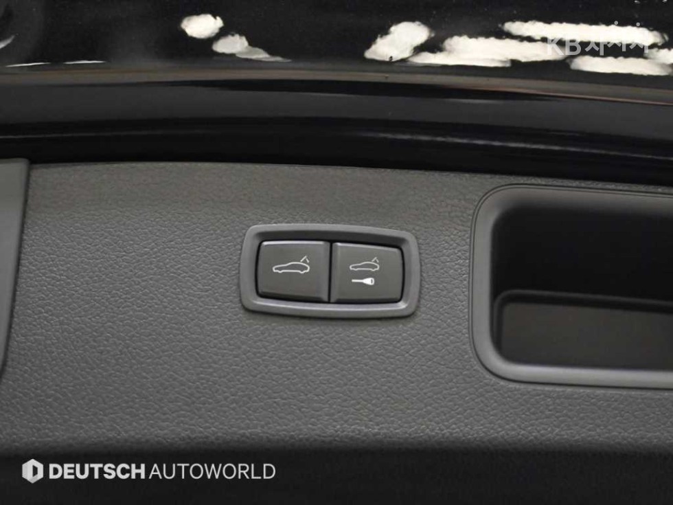 2022 - porsche macan