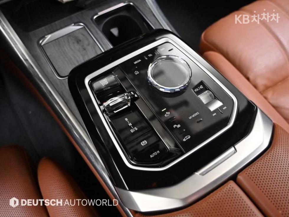 BMW 7er — miniaturë 9