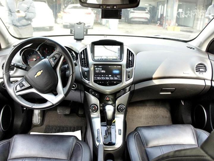 Chevrolet Cruze 5 1.8 LTZ+ The Perfect Black 8