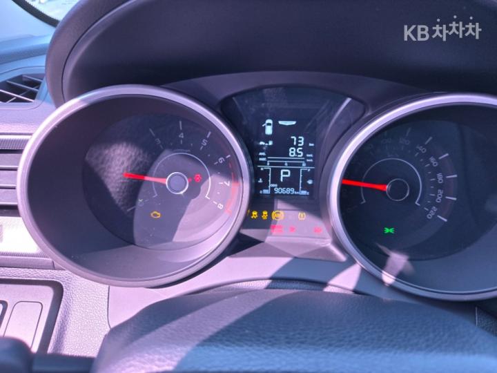 KG Mobility (Ssangyong) Tivoli Gasoline LX Base Type 10