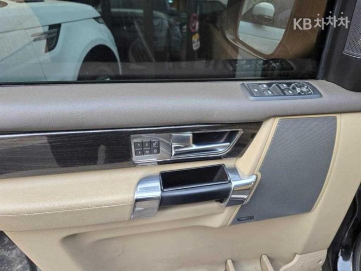 Land Rover Discovery 4 3.0 SDV6 HSE Base Type 6