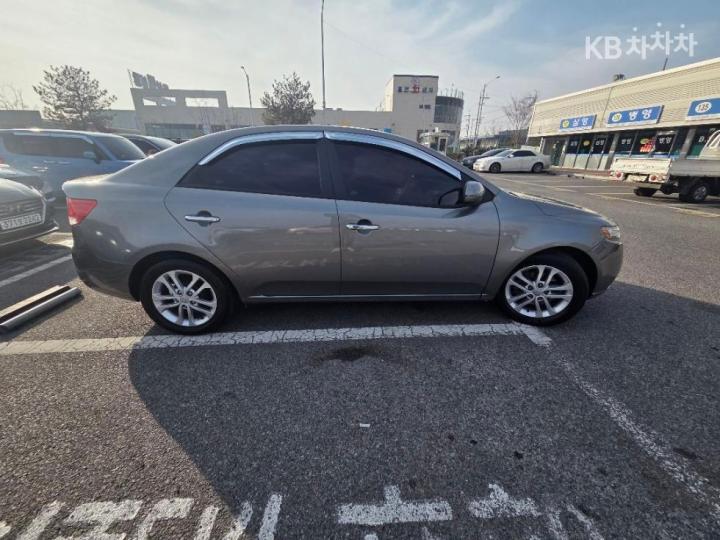 Kia Forte 1.6 GDI Prestige 5