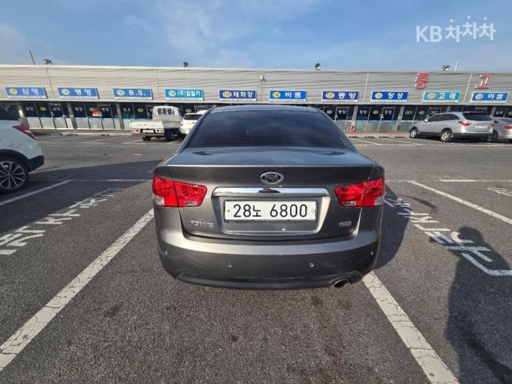 Kia Forte 1.6 GDI Prestige 4