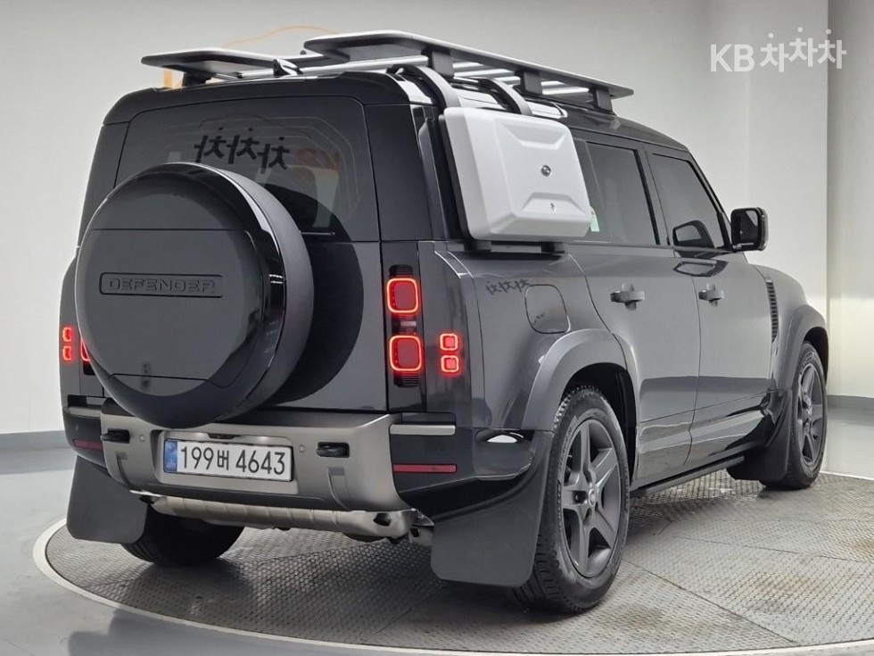 Land Rover Defender — miniaturë 3