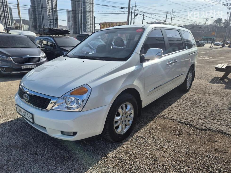 2011 - kia carnival