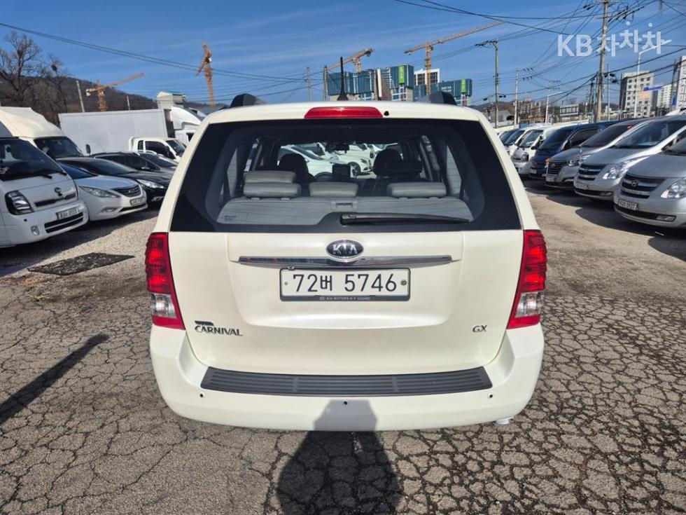 2011 - kia carnival