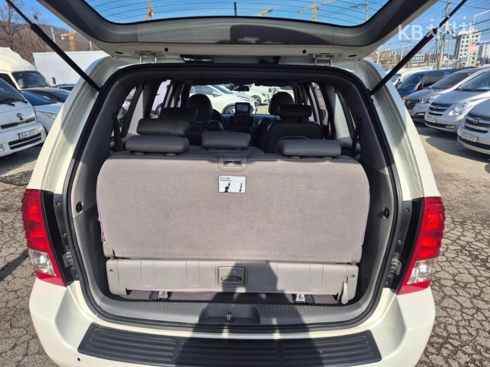 2011 - kia carnival