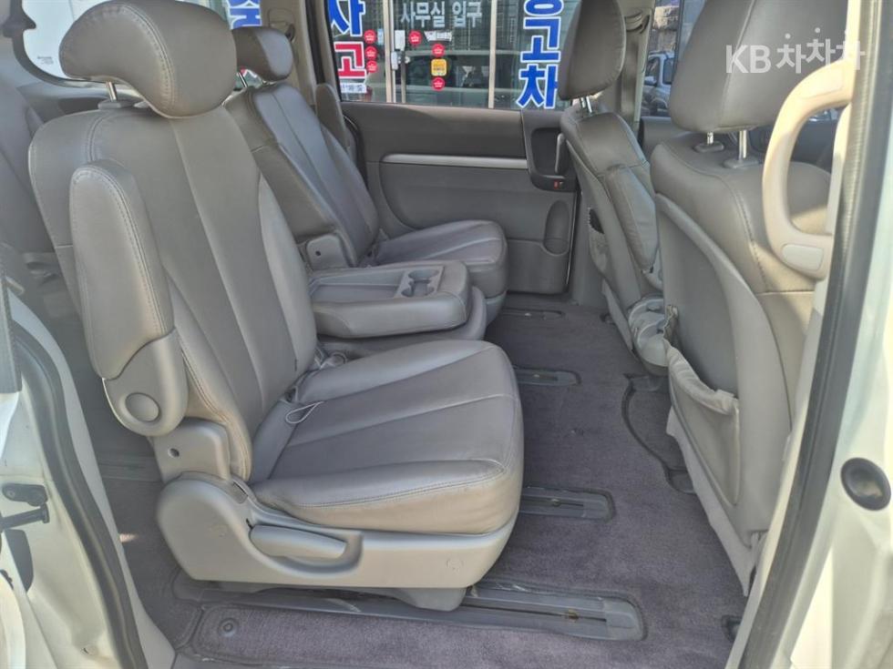 2011 - kia carnival