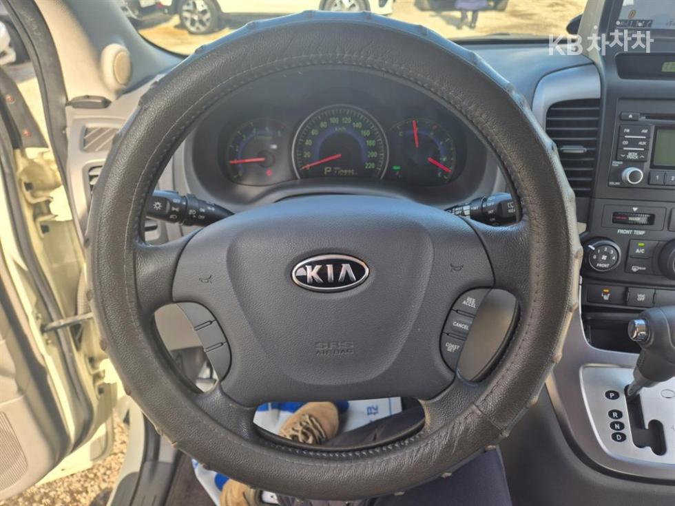 2011 - kia carnival