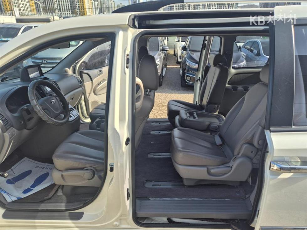 2011 - kia carnival