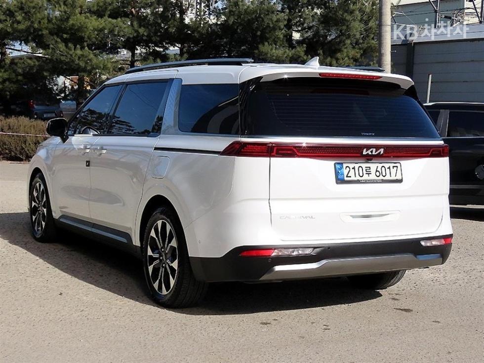 2022 - kia carnival