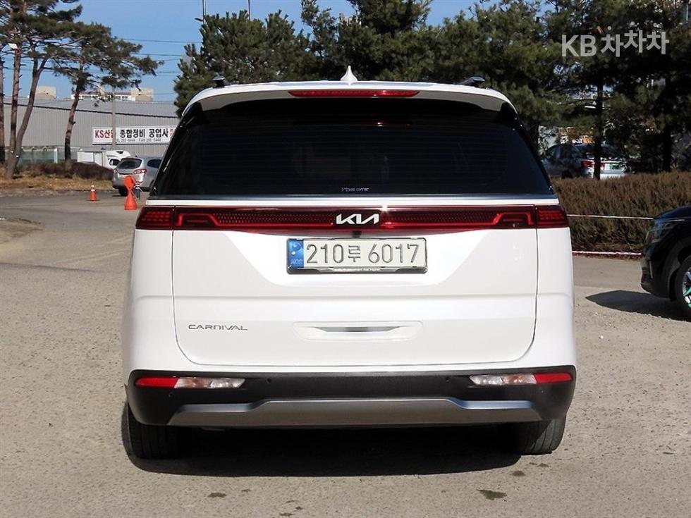 2022 - kia carnival