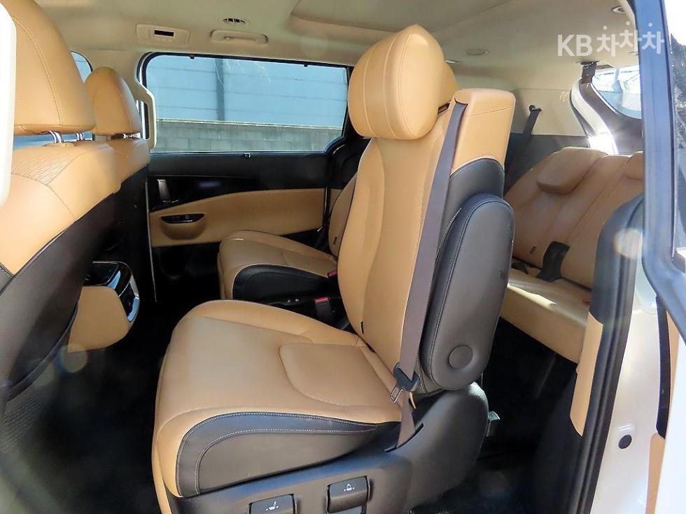 2022 - kia carnival