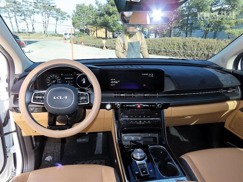 2022 - kia carnival