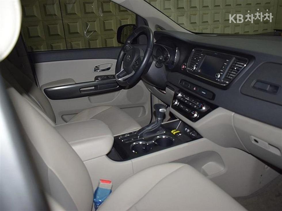 2020 - kia carnival